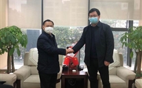 守望相助，共克时艰——大渡口区红十字会为潜能集团送来捐赠证书